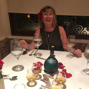 Meet your Posher, Suzanne